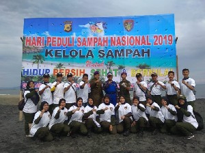 Menwa Bersih Sampah Pantai Syiah Kuala