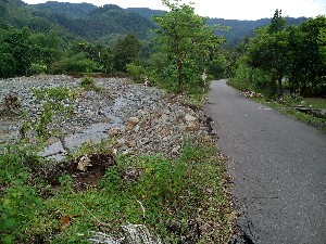 Sungai Air Sialang Mulai Gerus Badan Jalan