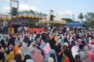 Ajak Masyarakat Lawan Hawa Nafsu, Ustad Somad Hipnotis  Masyarakat Peusangan