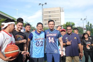 AHY-Sandi Basket Bareng dan Bahas Rekomendasi Debat