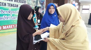 Damia  Juara Pertama Tahfiz Tingkat SD