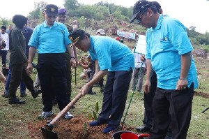 Unsyiah Peringati Hari Bhakti Rimbawan ke 36 dengan Tanam Pohon