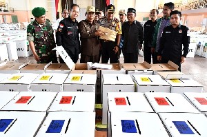 Usai Hadiri Apel Siaga Penyelenggara Pemilu, Wali Kota Cek Kesiapan Kertas Suara