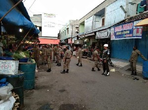 Bergerak Subuh Pagi, Satpol PP Bireuen Kembali Tertibkan PKL