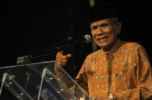 Orasi Budaya Prof Yusni Sabi: Kekuatan Budayawan dan Seniman Ada di Rasnya