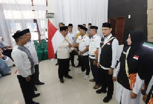 Wali Kota Lepas Keberangkatan Jamaah Calon Haji Kloter 4