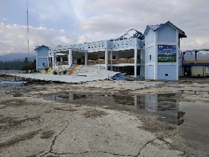 Diterjang Puting Beliung, Atap Stadion 1000 Bukit Rusak Parah