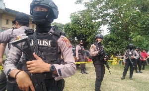 Polisi Rekonstruksi Kasus Pembantaian Keluarga di Ulee Madon