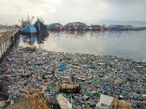 Sudah Seminggu Sampah Menumpuk di TPI Lampulo