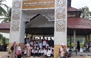 Santri Muhibuddin Al-Hayat Ziarahi Makam Habib Bugak