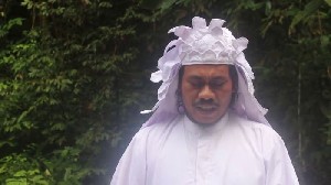 Menelusuri Jejak Pimpinan KKB Abu Razak