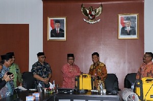 Dukung Program Agraria, Pemkab Aceh Barat Hibahkan Bantuan Kepada BPN