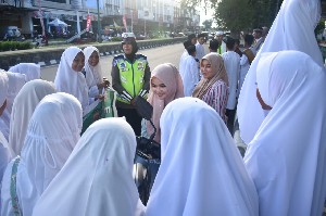 Pelanggar Lalulintas di Bireuen Diceramahi Santri