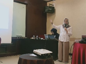 Jurnalis Tirto Sampaikan Pentingnya Melek Data Bagi Wartawan